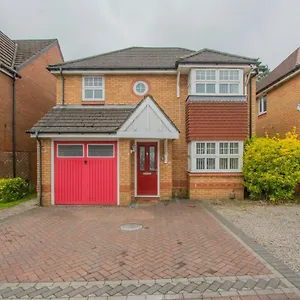 Modern 4 Bedroom Detached House In Cardiff